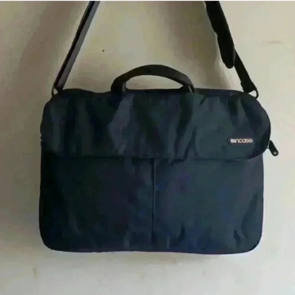 Incase Black Men's Bag